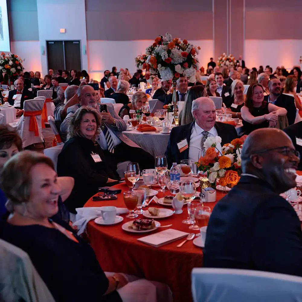 alumni gathered around a table at the distinguished alumni gala