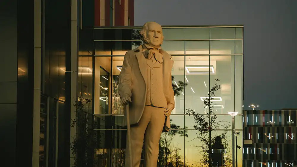 Image of Sam Houston Statue.