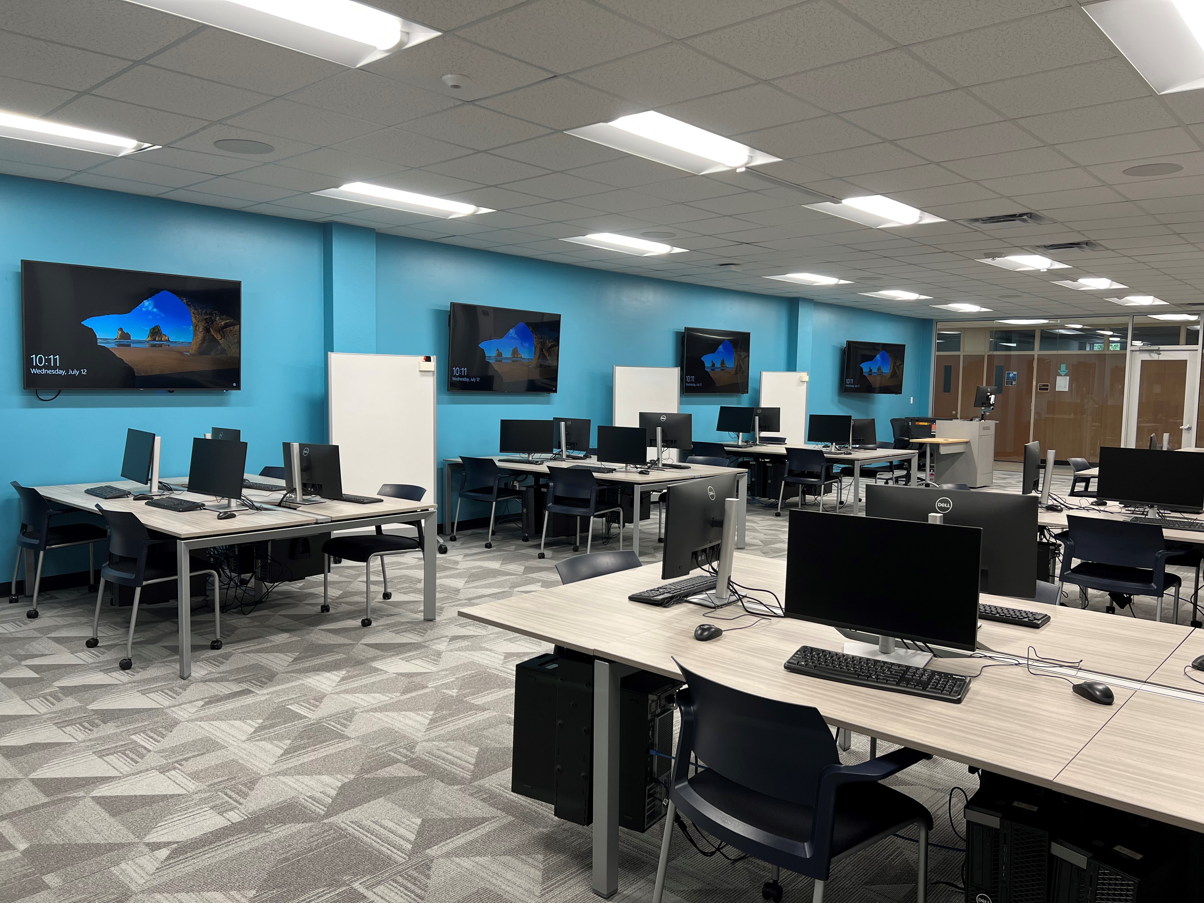 This is the 2nd photo of AB1 Room 215.